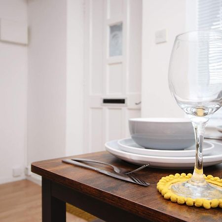 2Bedroom Home- Free Parking, Wi-Fi & Patio- Available For Long Or Short Term Bristol Ngoại thất bức ảnh