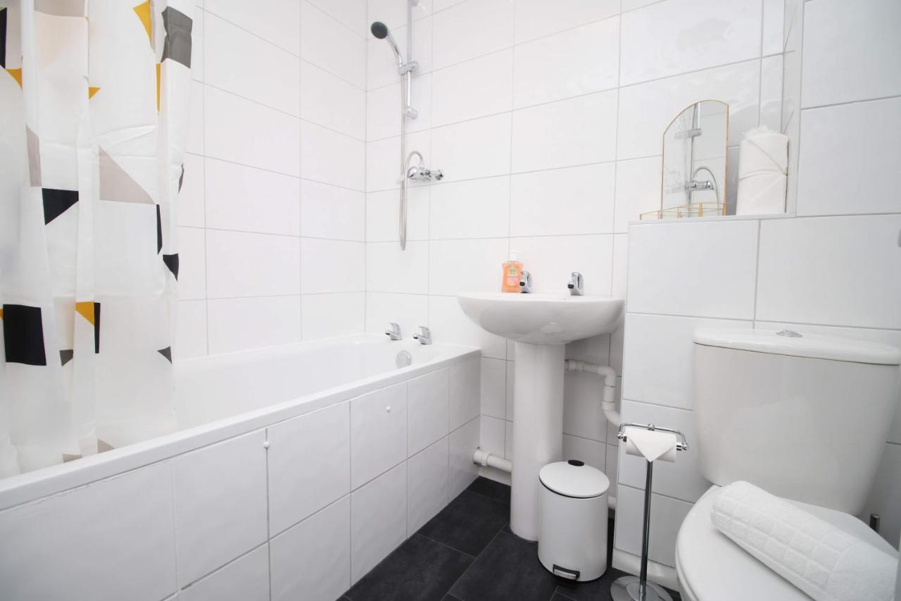 2Bedroom Home- Free Parking, Wi-Fi & Patio- Available For Long Or Short Term Bristol Ngoại thất bức ảnh