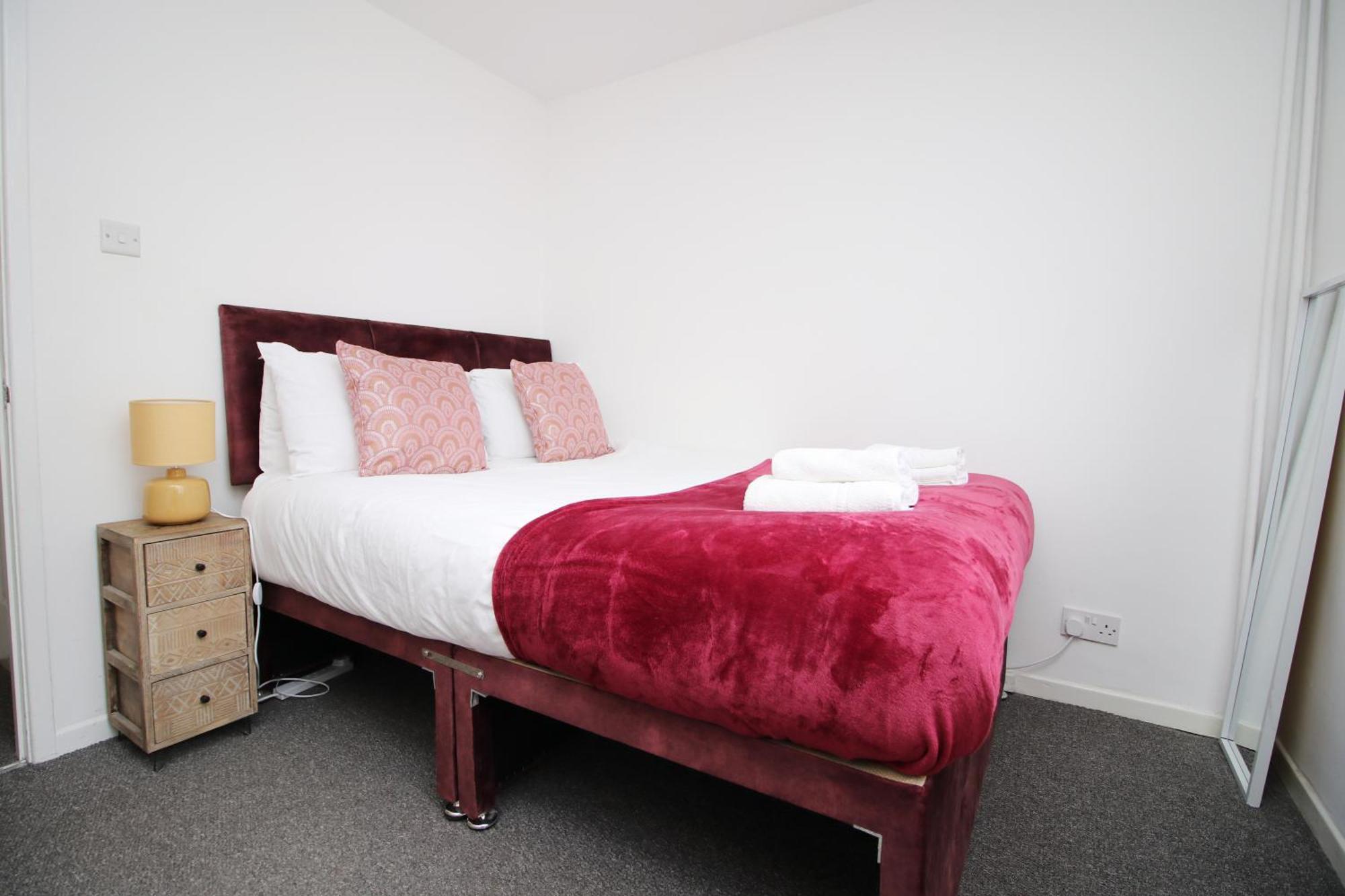 2Bedroom Home- Free Parking, Wi-Fi & Patio- Available For Long Or Short Term Bristol Ngoại thất bức ảnh