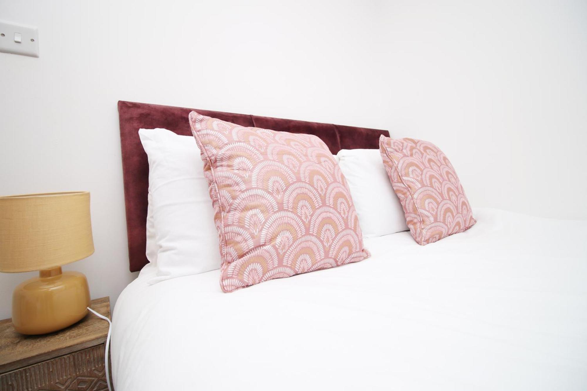 2Bedroom Home- Free Parking, Wi-Fi & Patio- Available For Long Or Short Term Bristol Ngoại thất bức ảnh