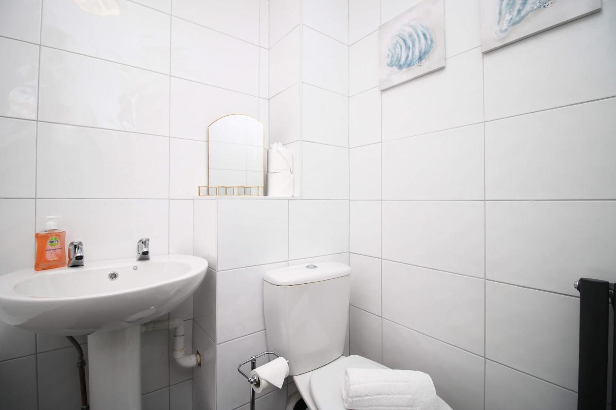 2Bedroom Home- Free Parking, Wi-Fi & Patio- Available For Long Or Short Term Bristol Ngoại thất bức ảnh