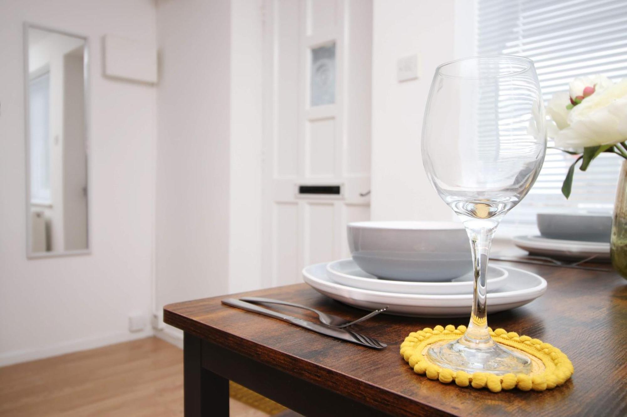 2Bedroom Home- Free Parking, Wi-Fi & Patio- Available For Long Or Short Term Bristol Ngoại thất bức ảnh